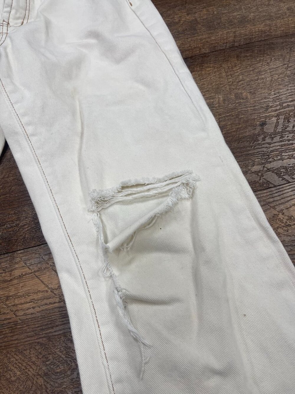 BDG Loose Straight Destroyed Ivory Denim Jeans Size 27 - Picture 3 of 13